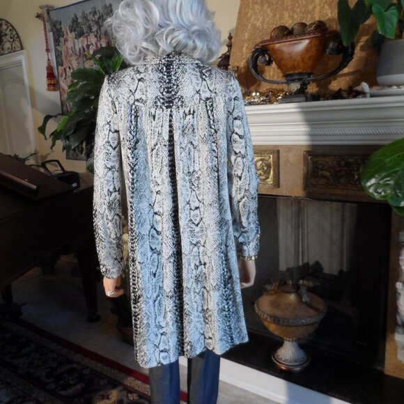 St. John Collection Black & White Python Print Santana Knit Swing Coat Size 4 - Picture 14 of 16